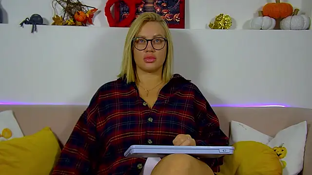 Snapshot of MariaNeumann chatting on 11-02-25, 06:32 MariaNeumann online show from 11-02-25, 06:32