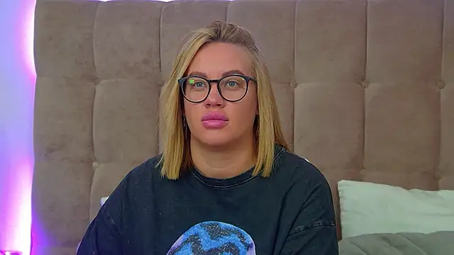 Snapshot of MariaNeumann chatting on 11-19-25, 06:24 MariaNeumann online show from 11-19-25, 06:24