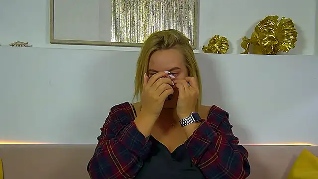 Snapshot of MariaNeumann chatting on 11-21-25, 06:39 MariaNeumann online show from 11-21-25, 06:39