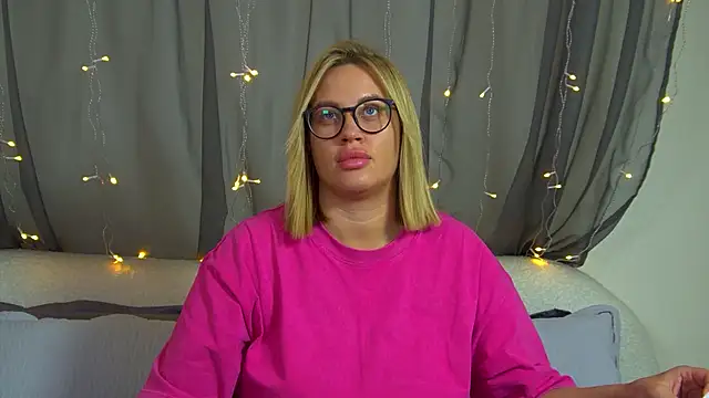 Snapshot of MariaNeumann chatting on 11-23-25, 06:30 MariaNeumann online show from 11-23-25, 06:30