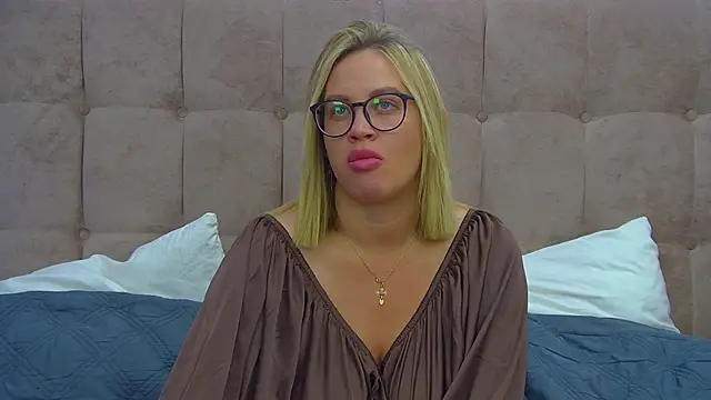 Snapshot of MariaNeumann chatting on 11-29-25, 06:22 MariaNeumann online show from 11-29-25, 06:22