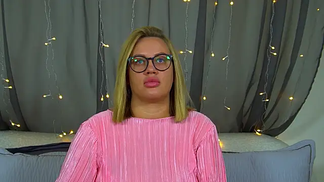 Snapshot of MariaNeumann chatting on 11-30-25, 06:23 MariaNeumann online show from 11-30-25, 06:23