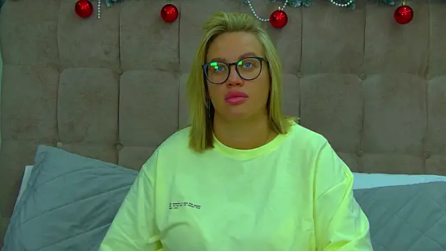 Snapshot of MariaNeumann chatting on 12-18-25, 06:19 MariaNeumann online show from 12-18-25, 06:19