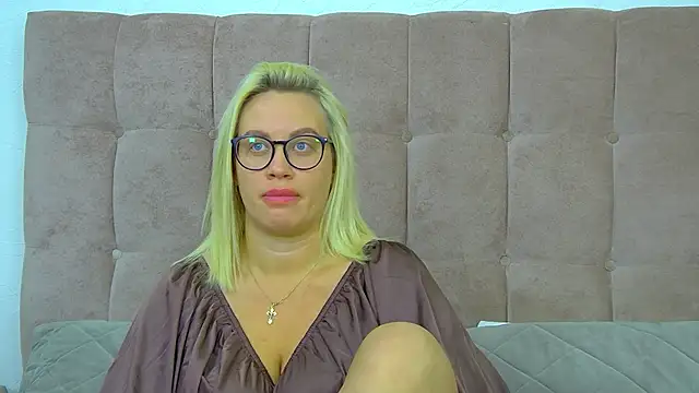 MariaNeumann online show from 03-12-26, 06:30