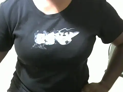 Snapshot of sweet_vine chatting on 04-11-26, 08:24 sweet vine online show from 04-11-26, 08:24