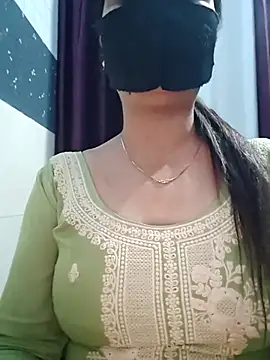 Snapshot of Aishwaryaa_69 chatting on 02-21-25, 03:23 Aishwaryaa 69 online show from 02-21-25, 03:23