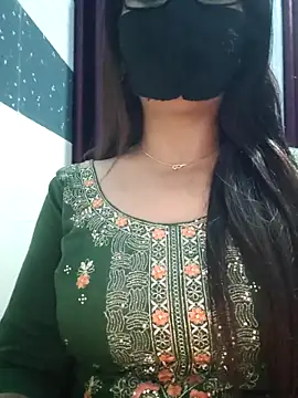 Snapshot of Aishwaryaa_69 chatting on 03-06-25, 03:24 Aishwaryaa 69 online show from 03-06-25, 03:24