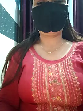 Snapshot of Aishwaryaa_69 chatting on 03-12-25, 12:04 Aishwaryaa 69 online show from 03-12-25, 12:04