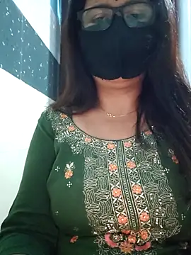 Snapshot of Aishwaryaa_69 chatting on 03-17-25, 03:47 Aishwaryaa 69 online show from 03-17-25, 03:47