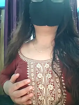 Snapshot of Aishwaryaa_69 chatting on 10-06-25, 04:32 Aishwaryaa 69 online show from 10-06-25, 04:32