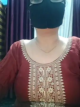 Snapshot of Aishwaryaa_69 chatting on 10-06-25, 04:37 Aishwaryaa 69 online show from 10-06-25, 04:37