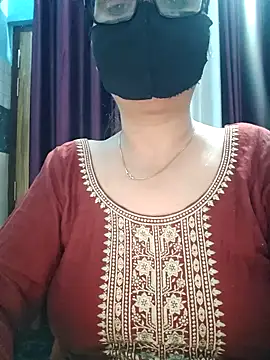 Snapshot of Aishwaryaa_69 chatting on 10-07-25, 04:42 Aishwaryaa 69 online show from 10-07-25, 04:42