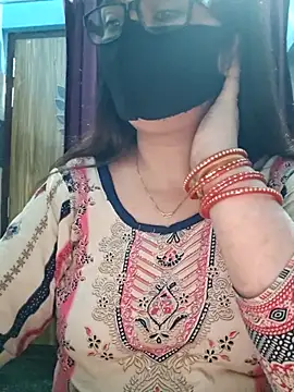 Snapshot of Aishwaryaa_69 chatting on 10-28-25, 02:26 Aishwaryaa 69 online show from 10-28-25, 02:26