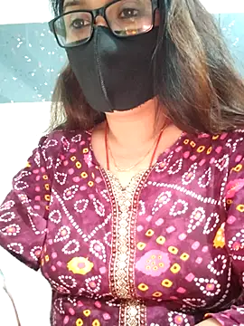 Snapshot of Aishwaryaa_69 chatting on 11-17-25, 11:38 Aishwaryaa 69 online show from 11-17-25, 11:38