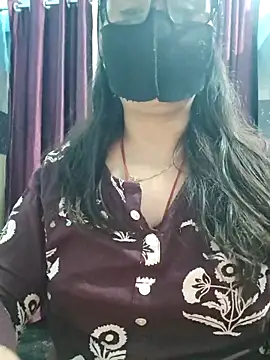 Snapshot of Aishwaryaa_69 chatting on 12-17-25, 07:47 Aishwaryaa 69 online show from 12-17-25, 07:47