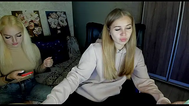 Snapshot of _NigoNika chatting on 10-10-25, 12:59  NigoNika online show from 10-10-25, 12:59