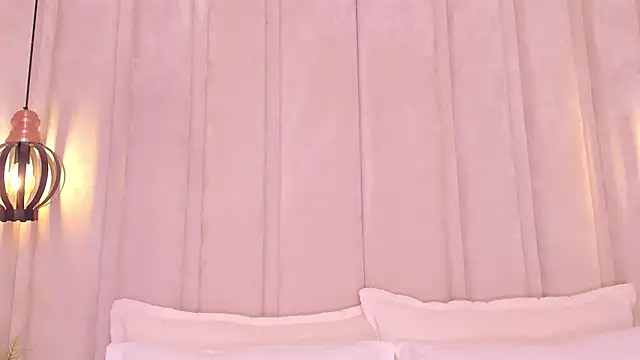 Snapshot of bonniekim_ chatting on 02-20-25, 12:47 bonniekim online show from 02-20-25, 12:47