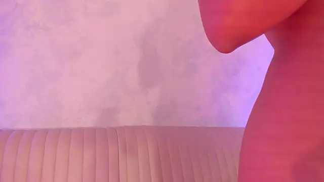 Snapshot of bonniekim_ chatting on 03-22-25, 03:53 bonniekim online show from 03-22-25, 03:53