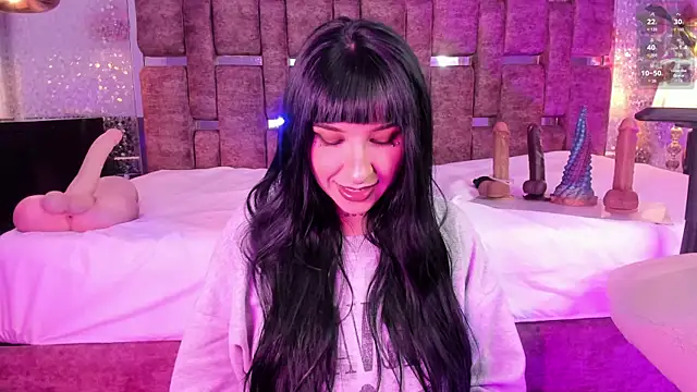 Snapshot of Leiaa_ chatting on 07-25-26, 04:32 Leiaa online show from 07-25-26, 04:32