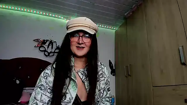 Sweet-Suck69 online show from 01-01-25, 06:58