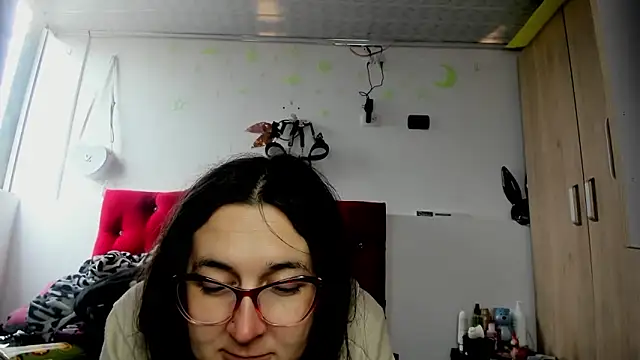 Sweet-Suck69 online show from 01-05-25, 07:17