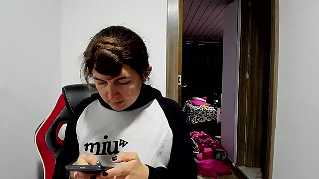 Sweet-Suck69 online show from 02-19-25, 04:44