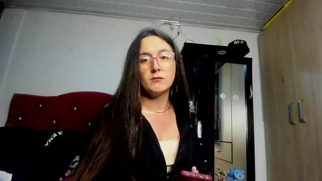 Sweet-Suck69 online show from 09-19-25, 05:53