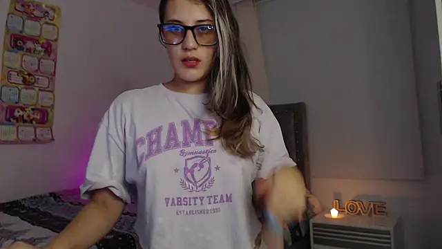 Snapshot of Giia_paiige18 chatting on 03-19-25, 02:16 Giia paiige18 online show from 03-19-25, 02:16