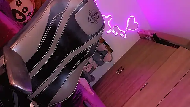 Vianca Chanel online show from 12-18-24, 08:20