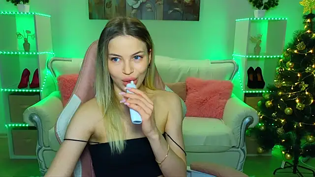 EmmyMills online show from 12-20-25, 09:44