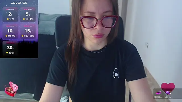 Snapshot of SharonR1 chatting on 05-18-26, 02:01 SharonR1 online show from 05-18-26, 02:01