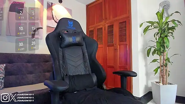 Snapshot of _joansoto chatting on 09-09-25, 02:05  joansoto online show from 09-09-25, 02:05