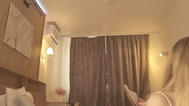 MiaThaine online show from 04-26-26, 03:15