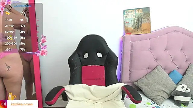 Snapshot of Katalina_novoa chatting on 02-27-25, 12:43 Katalina novoa online show from 02-27-25, 12:43