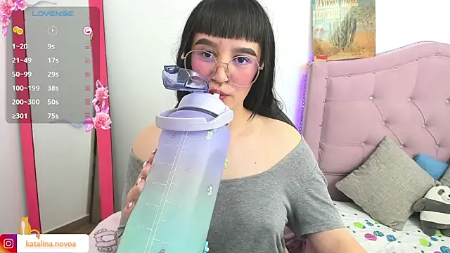 Snapshot of Katalina_novoa chatting on 03-03-25, 02:47 Katalina novoa online show from 03-03-25, 02:47