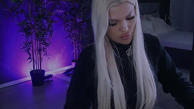 Snapshot of shayblonde chatting on 01-28-25, 09:08 shayblonde online show from 01-28-25, 09:08