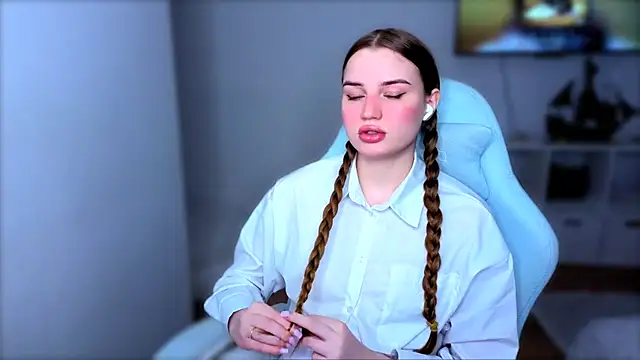 StellaLawless online show from 12-14-25, 10:42