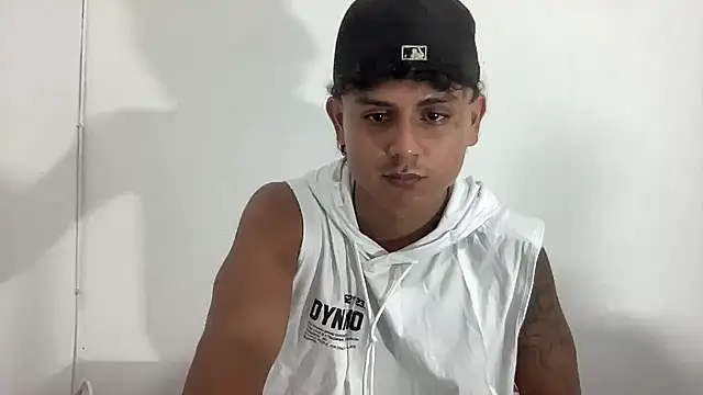 Snapshot of bob_petterson chatting on 11-19-25, 02:11 bob petterson online show from 11-19-25, 02:11