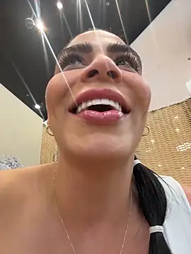 Snapshot of valecruz903 chatting on 10-28-25, 03:58 valecruz903 online show from 10-28-25, 03:58