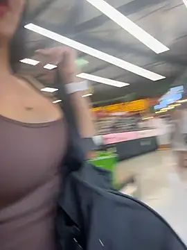 Snapshot of valecruz903 chatting on 11-26-25, 06:09 valecruz903 online show from 11-26-25, 06:09