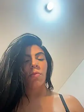 Snapshot of valecruz903 chatting on 12-04-25, 05:43 valecruz903 online show from 12-04-25, 05:43