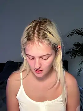 Snapshot of Allylove03 chatting on 12-08-24, 04:50 Allylove03 online show from 12-08-24, 04:50