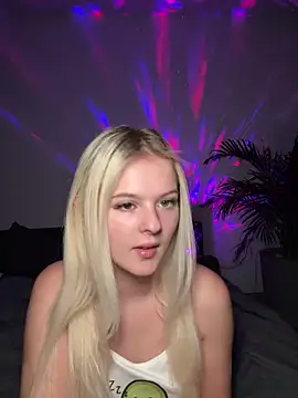 Snapshot of Allylove03 chatting on 12-22-24, 05:01 Allylove03 online show from 12-22-24, 05:01