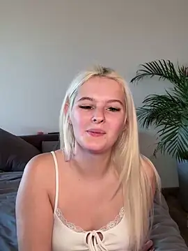 Snapshot of Allylove03 chatting on 01-10-25, 05:56 Allylove03 online show from 01-10-25, 05:56