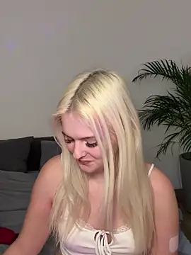 Snapshot of Allylove03 chatting on 01-11-25, 08:21 Allylove03 online show from 01-11-25, 08:21