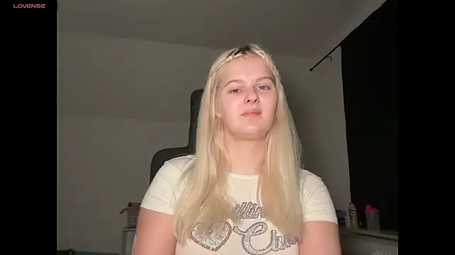 Snapshot of Allylove03 chatting on 09-12-25, 05:57 Allylove03 online show from 09-12-25, 05:57