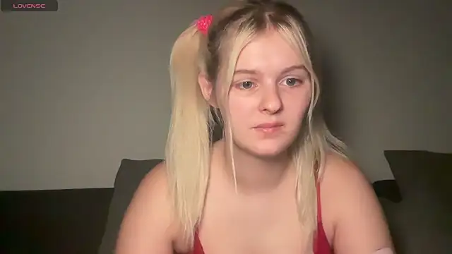 Snapshot of Allylove03 chatting on 10-07-25, 06:05 Allylove03 online show from 10-07-25, 06:05