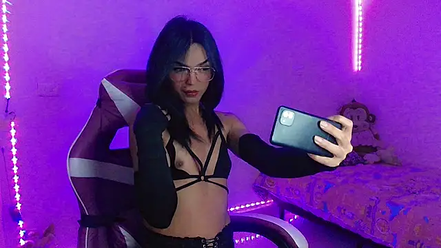 Ms-Zoehans online show from 11-21-25, 01:48