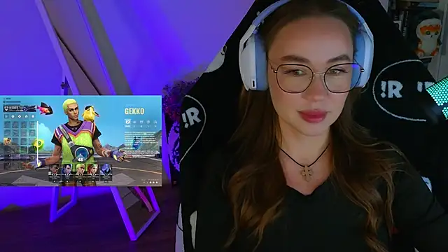 Snapshot of Emili1- chatting on 03-17-25, 03:50 Emili1- online show from 03-17-25, 03:50