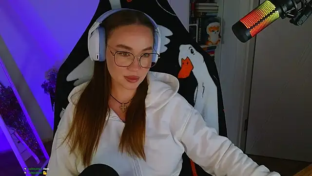 Snapshot of Emili1- chatting on 03-22-25, 01:08 Emili1- online show from 03-22-25, 01:08